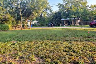 615 E Walnut St, Seguin, TX 78155 - Photo 2