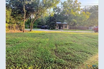 615 E Walnut Street, Seguin, TX 78155 - Photo 6