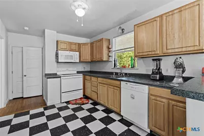 527 W San Antonio Street, San Marcos, TX 78666 - Photo 16