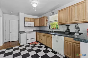 527 W San Antonio St, San Marcos, TX 78666 - Photo 16