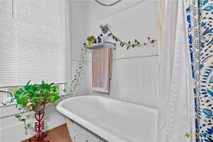 527 W San Antonio St, San Marcos, TX 78666 - Photo 38