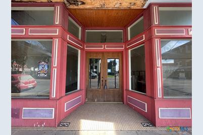 112 E Court Street, Seguin, TX 78155 - Photo 2