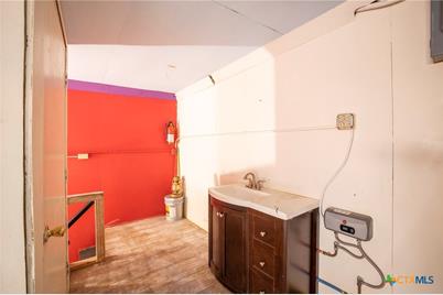 112 E Court Street, Seguin, TX 78155 - Photo 10