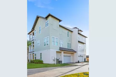 114 Lavaca Circle, Rockport, TX 78382 - Photo 1