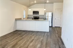 306 Dolphin Dr, Temple, TX 76501 - Photo 2