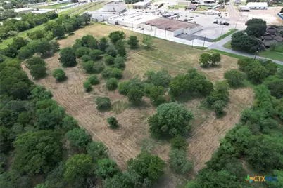 200 W Gonzales, Yoakum, TX 77995 - Photo 4