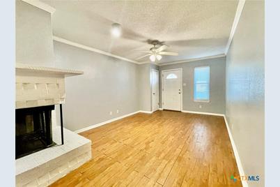 409 Versailles Street, Victoria, TX 77904 - Photo 2
