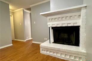 409 Versailles St, Victoria, TX 77904 - Photo 4