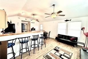 101 N 13th St, Seadrift, TX 77983 - Photo 4