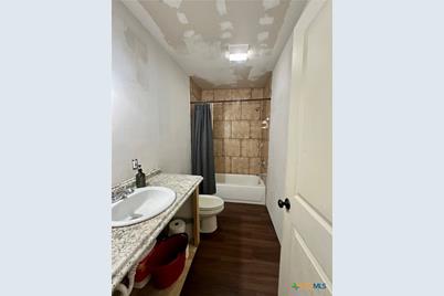 1366 County Road 467, Stockdale, TX 78160 - Photo 16