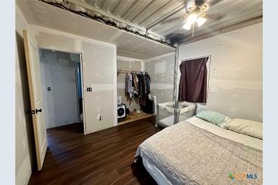 1366 County Road 467, Stockdale, TX 78160 - Photo 12