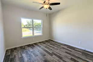 1714 E Ave G, Lampasas, TX 76550 - Photo 4