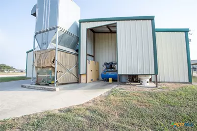 400 Warehouse Road, Victoria, TX 77905 - Photo 10
