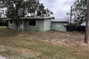 728 W Franklin St, Goliad, TX 77963 - Photo 4