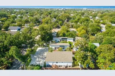 565 E Basel Street, New Braunfels, TX 78130 - Photo 8