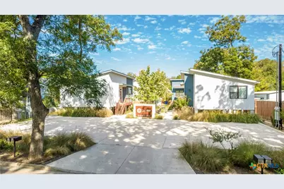 565 E Basel Street, New Braunfels, TX 78130 - Photo 2