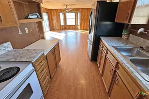 902 Holly St, Copperas Cove, TX 76522 - Photo 2