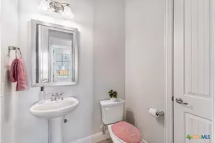 306 Pulitzer Dr, Hutto, TX 78634 - Photo 10