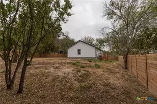 1123 Ainsworth St, Gonzales, TX 78629 - Photo 18