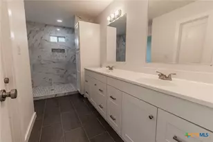 1123 Ainsworth St, Gonzales, TX 78629 - Photo 8