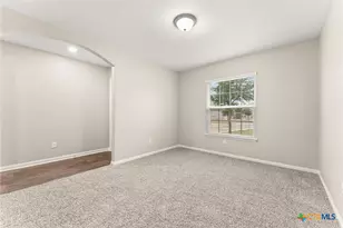 4049 Cressler Ln, Jarrell, TX 76537 - Photo 4