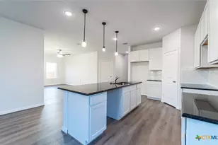 1224 Marvin Grv, Seguin, TX 78155 - Photo 4