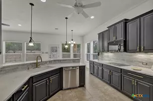 957 Santa Cruz, New Braunfels, TX 78132 - Photo 14