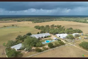 1110 County Rd 103, Runge, TX 78151 - Photo 4