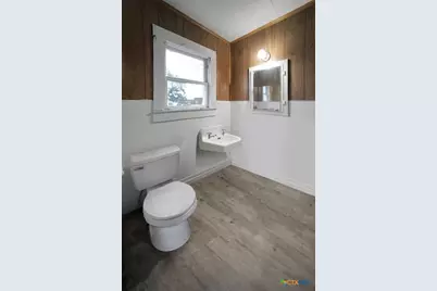 107 S Crockett, Cameron, TX 76520 - Photo 8