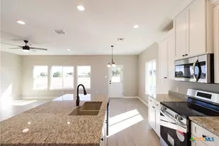 121 Lost Pnes Ln, Marion, TX 78124 - Photo 4