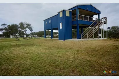 811 W Main Street, Port O'Connor, TX 77982 - Photo 2
