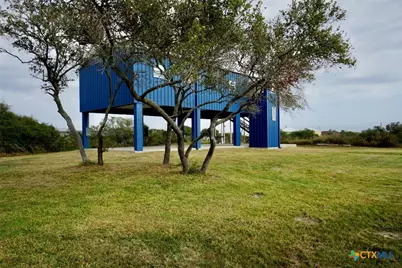 811 W Main Street, Port O'Connor, TX 77982 - Photo 4