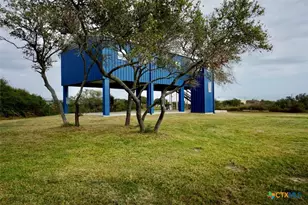 811 W Main St, Port O'Connor, TX 77982 - Photo 4