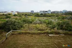 811 W Main St, Port O'Connor, TX 77982 - Photo 10