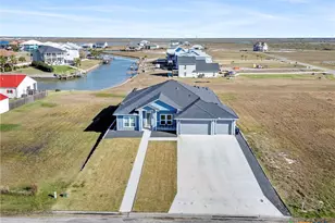 13 Westpointe Dr, Rockport, TX 78382 - Photo 2