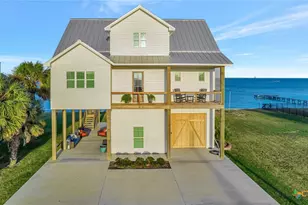 902 N Washington St, Port O'Connor, TX 77982 - Photo 1