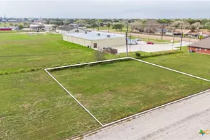 105 Northpark Dr, Victoria, TX 77901 - Photo 1