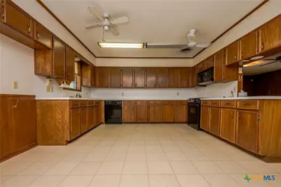 404 Rhodes, Victoria, TX 77904 - Photo 16