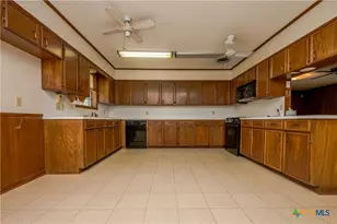 404 Rhodes, Victoria, TX 77904 - Photo 16