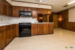 404 Rhodes, Victoria, TX 77904 - Photo 18