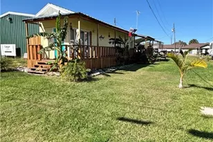 804 W Madison Ave, Port O'Connor, TX 77982 - Photo 8