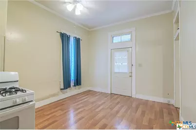 311 E Live Oak Street, Seguin, TX 78155 - Photo 6