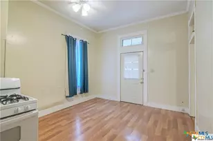 311 E Live Oak St, Seguin, TX 78155 - Photo 6