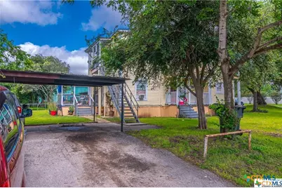 311 E Live Oak Street, Seguin, TX 78155 - Photo 2