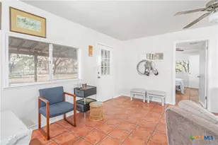 847 Littlehorn Ln, Stockdale, TX 78160 - Photo 4