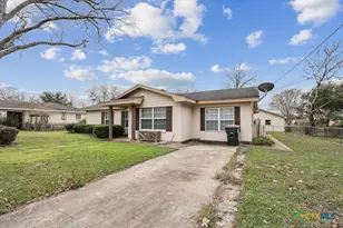 103 Poenitsch St, Cuero, TX 77954 - Photo 4