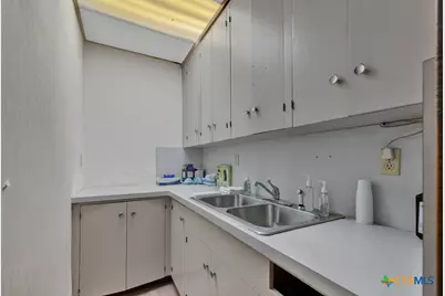 715 W Hopkins Street, San Marcos, TX 78666 - Photo 18