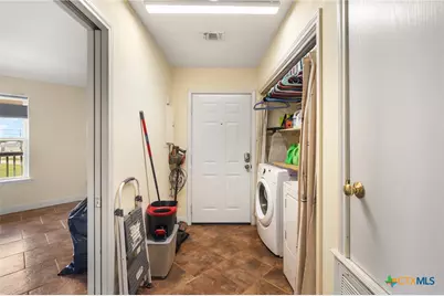 1504 W Saint Louis Avenue, Seadrift, TX 77983 - Photo 20