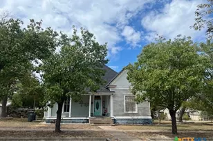 818 N 1st St, Temple, TX 76501 - Photo 1