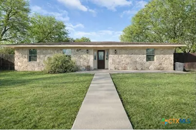 801 1/2 E Avenue C, Lampasas, TX 76550 - Photo 2